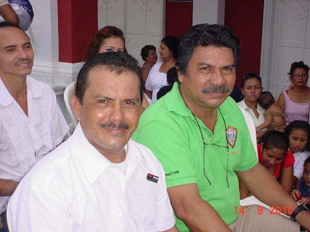 El acto a la patria fue presidido por Alejandro Gomez, del FSLN y el lic. Uriel Cuadra, diector del INTAE